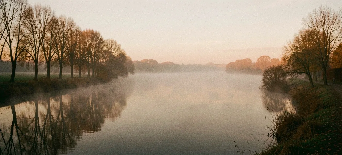 Brume automnale sur la Loire près de Nantes